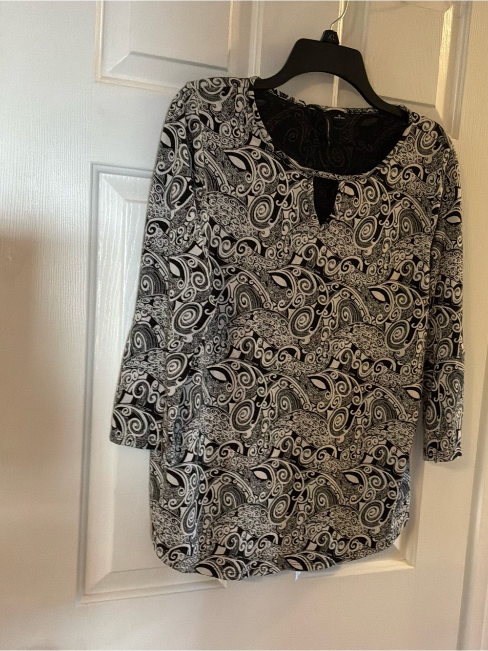 new directions Black & White Paisley Keyhole Long Sleeve Top